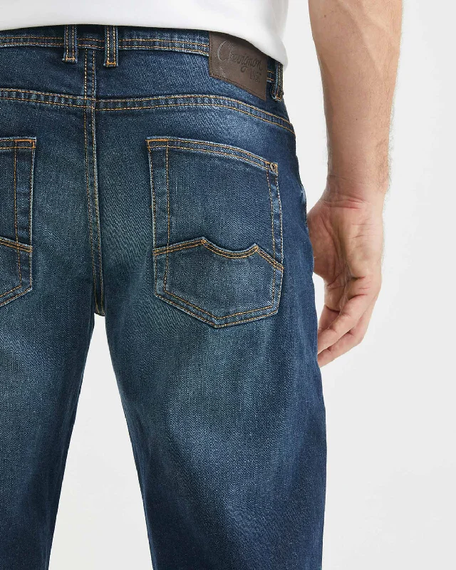 RELAXED FIT HIGH-RISE JEANS IN ULTRA DARK WASH RELAXED FIT HIGH-RISE JEANS IN ULTRA DARK WASH