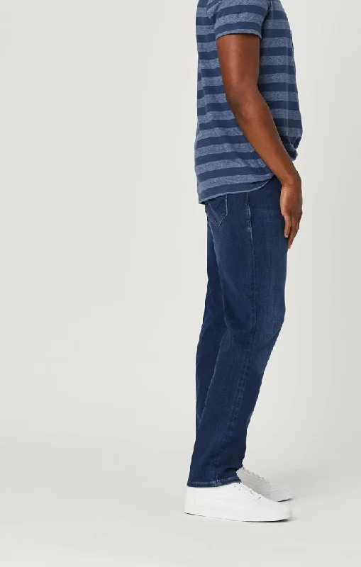 MARCUS SLIM STRAIGHT LEG IN DARK BLUE SUPERMOVE